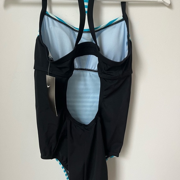 Nike One piece Swimsuit. Size S. NWT - Picture 3 of 6